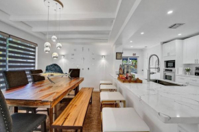 Beautiful Tropical Vacation House close to Beach